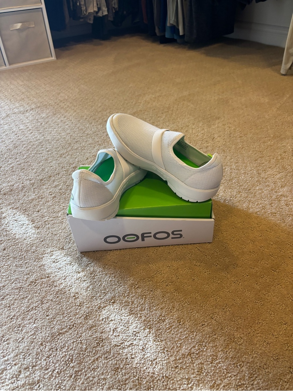 OOFOS OOMG Women’s 8 White Mesh Low Recovery Shoes Slip On OOfoam Comfort